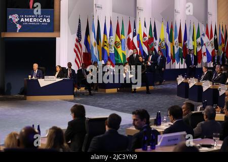 Los Angeles, Usa. 09.. Juni 2022. Präsident Joe Biden und Vizepräsident Kamala Harris nehmen am Donnerstag, dem 9. Juni 2022, an der Plenartagung des IX. Amerikanischen Gipfels in Los Angeles, Kalifornien, Teil. Poolfoto von David Swanson/UPI Credit: UPI/Alamy Live News Stockfoto