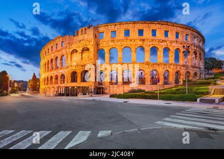 Pula, Kroatien. Antike Ruinen des römischen Amphitheaters in Pula, Istrien in Kroatien. Stockfoto