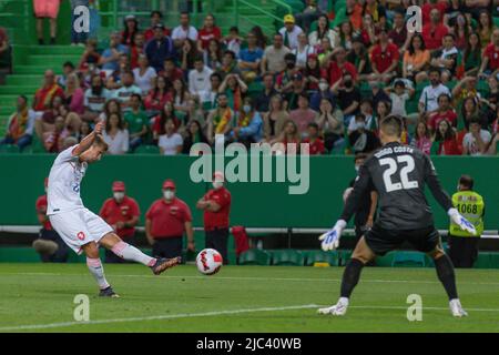 Lissabon, Portugal. 09.. Juni 2022. 09. Juni 2022. Lissabon, Portugal. Adam Vlkanova (20), Mittelfeldspieler von Tschechien und FC Hradec Kralove, im Einsatz während des UEFA Nations League Final Tournaments zwischen Portugal und Tschechien Credit: Alexandre de Sousa/Alamy Live News Stockfoto