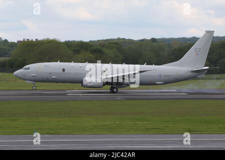 ZP807 'William Barker VC', eine Boeing Poseidon MRA1, die von der Royal Air Force als maritime Patrouille betrieben wird, während Trainingsflügen am Prestwick International Airport in Ayrshire, Schottland. Stockfoto