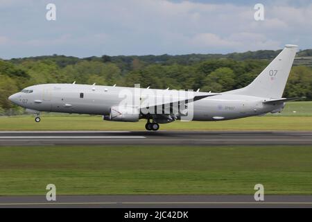 ZP807 'William Barker VC', eine Boeing Poseidon MRA1, die von der Royal Air Force als maritime Patrouille betrieben wird, während Trainingsflügen am Prestwick International Airport in Ayrshire, Schottland. Stockfoto