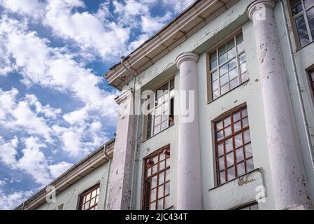 St. Petersburg, Russland - 31. Mai 2022: Das Hafengebäude der Bar Line von Sevkabel, Eastcable. Dies ist eine ehemalige Textilfabrik Stockfoto