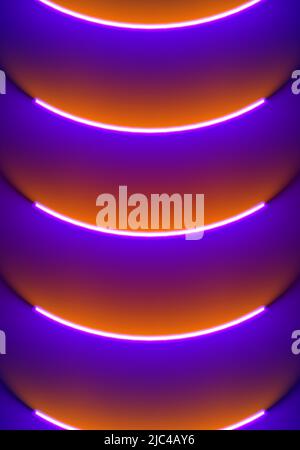 Neon Beleuchtung Hintergrund in Halloween-Stil. Abstrakte 80er oder Synthwave-Kulisse mit orangefarbener und violetter Lampe auf der Tapete Stock Vektor
