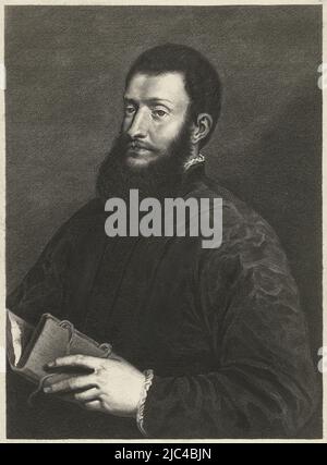 Porträt des Dichters Pietro Aretino halb gekleidet mit Buch, Porträt des Dichters Pietro Aretino Aretyn (Titel auf Objekt) Caelaturae (Serientitel), Druckerei: Cornelis van Dalen (II), nach: Titiaan, Amsterdam, 1648 - 1664, Papier, Gravur, H 418 mm × B 293 mm Stockfoto