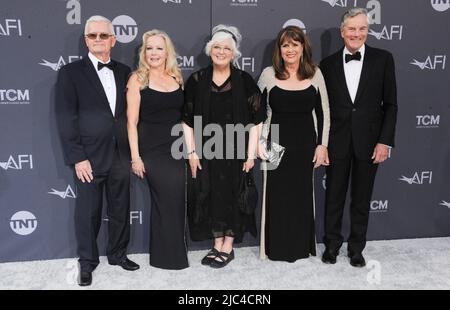 Los Angeles, Kalifornien. 9.. Juni 2022. Duane Chase, Kym Carath, Angela Cartwright, Debbie Turner, Nichola Hammond bei der Ankunft für die AFI Life Achievement Award Gala 48. Tribute, Dolby Theater, Los Angeles, CA, 9. Juni 2022. Kredit: Elizabeth Goodenough/Everett Collection/Alamy Live Nachrichten Stockfoto