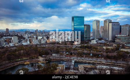 Panoramablick auf die Stadt Osaka bei Sonnenuntergang Stockfoto