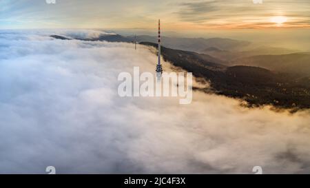 Hornisgrinde im Nebel, Sasbachwalden, Baden-Württemberg, Deutschland Stockfoto