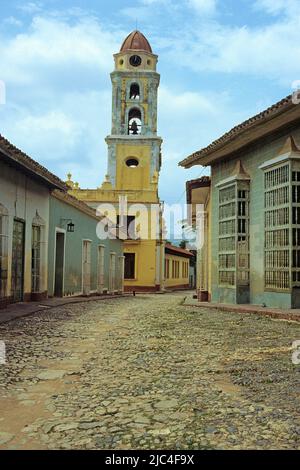 Gasse zur Kirche Convento de San Francisco de Asis über Trinidad, UNESCO-Weltkulturerbe, Kuba, Karibik Stockfoto