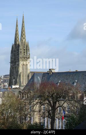 Gotische Kathedrale von Saint-Corentin und Präfektur von Finistere, Altstadt von Quimper, Departement Finistere, Bretagne, Frankreich Stockfoto