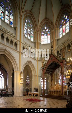 Altar im Chor, Kathedrale von Saint-Corentin, Altstadt von Quimper, Departement Finistere, Bretagne, Frankreich Stockfoto