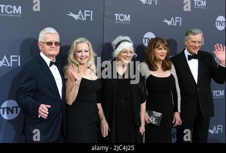 Hollywood, Kalifornien, USA. 9.. Juni 2022. Die Schauspielerin Duane Chase, die Schauspielerin Kym Carath, die Schauspielerin Angela Cartwright, die Schauspielerin Debbie Turner und der Schauspieler Nichola Hammond nehmen am 9. Juni 2022 an der „American Film Institute Life Achievement Award Tribute Gala“ für Julie Andrews im Dolby Theater in Hollywood, Kalifornien, USA Teil. Kredit: Barry King/Alamy Live Nachrichten Stockfoto