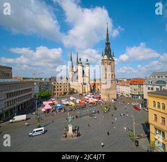 Marktkirche Unser Lieben Frauen, Roter Turm und Händel-Denkmal. Markt, Halle an der Saale, Sachsen-Anhalt, Deutschland Stockfoto