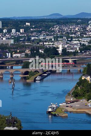 Die Mosel am Deutschen Eck, Blick von der Festung Ehrenbreitstein, Koblenz, Rheinland-Pfalz, Deutschland Stockfoto