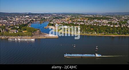 Deutsches Eck, Zusammenfluss von Rhein und Mosel, Blick von der Festung Ehrenbreitstein, Koblenz, Rheinland-Pfalz, Deutschland Stockfoto