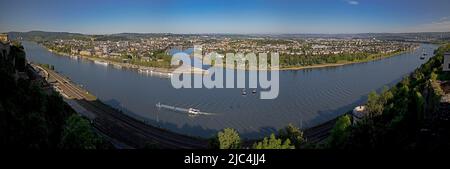 Panorama Deutsches Eck, Zusammenfluss von Rhein und Mosel, Blick von der Festung Ehrenbreitstein, Koblenz, Rheinland-Pfalz, Deutschland Stockfoto