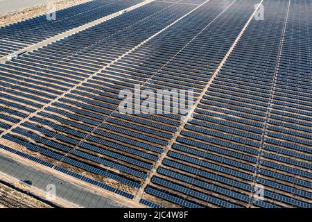 Das Solarprojekt Escalante ist eine 240 MW Photovoltaik-Anlage in der Nähe von Milford, Utah. Stockfoto