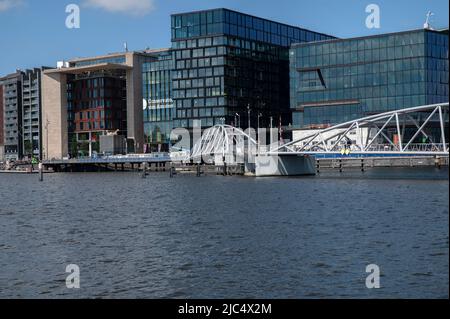 Die Brücke von JJ Van der Veldebrug in Amsterdam, Niederlande 9-6-2022 Stockfoto