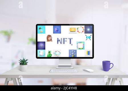 Computerdisplay auf Schreibtisch mit NFT Art-Konzept. Nicht-fungible Token-Zusammensetzung Konzept Stockfoto