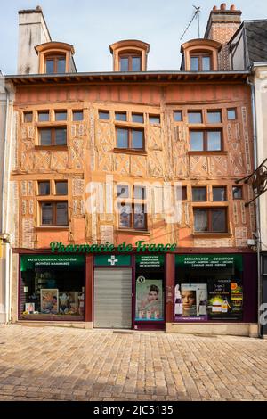 Traditionelles Haus, Altstadt von Orleans, Region Centre-Val de Loire; Frankreich. Stockfoto