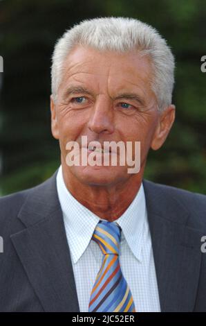 ARCHIVFOTO: Erich RIBBECK feiert am 13. Juni 2022 seinen 85.. Geburtstag, Erich RIBBECK,GER,Fußballtrainer,Portrait. Der Kaiser wird 60-die Franz Beckenbauer Gala. Aufnahme am 9.. September 2005. Sendung am 11.. September 2005 um 8:15 Uhr im ZDF. Stockfoto