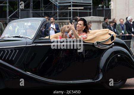 5.. Juni 2022 - Dame Arlene Phillips nimmt an der Platinum Jubilee Pageant von Queen Elizabeth in der Mall in London Teil Stockfoto