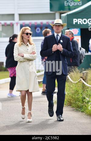 Brighton, Großbritannien. 10.. Juni 2022. Besucher der diesjährigen South of England Show im Ardingly Showground in Sussex, Großbritannien. Die Show feiert die besten in der britischen Landwirtschaft über drei Tage : Credit Simon Dack/Alamy Live News Stockfoto