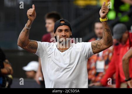 Der Olympiasieger Marcell Jacobs aus dem Jahr 100m winkt bei der Goldenen Gala der IAAF Diamond League im Olympiastadion in Rom (Italien), 9.. Juni, Stockfoto