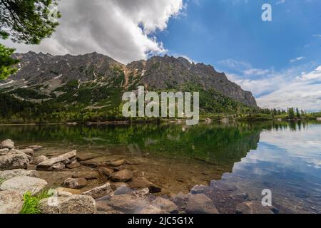 Popradské pleso in der Hohen Tatra Stockfoto