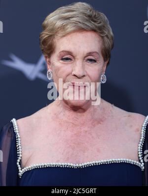 Hollywood, Usa. 09.. Juni 2022. HOLLYWOOD, LOS ANGELES, KALIFORNIEN, USA - 09. JUNI: Die englische Schauspielerin Julie Andrews kommt beim jährlichen AFI Life Achievement Award 48. zu Ehren von Julie Andrews an, der am 9. Juni 2022 im Dolby Theater in Hollywood, Los Angeles, Kalifornien, USA, stattfand. (Foto von Xavier Collin/Image Press Agency) Quelle: Image Press Agency/Alamy Live News Stockfoto