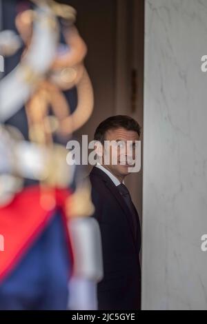 Der französische Präsident Emmanuel Macron hat am 10. Juni 2022 im Elysée-Palast in Paris gedeutet. Foto von Eliot Blondt / ABACAPRESS.COM Stockfoto