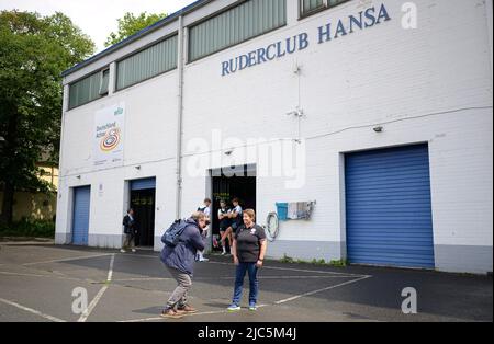 Feature, Medientag, Nationalcoach Sabine TSCHAEGE (TschÃ ge) wird fotografiert, Rudern, Präsentation Deutschland achter, am 9.. Juni 2022 in Dortmund. Â Stockfoto