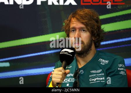 Baku, Aserbaidschan. 10.. Juni 2022. Sebastian Vettel, Aston Martin während der Fahrer-Pressekonferenz während des Formel 1 Großen Preises von Aserbaidschan 2022, 8. Runde der FIA Formel 1 Weltmeisterschaft 2022, auf dem Baku City Circuit, vom 10. Bis 12. Juni 2022 in Baku, Aserbaidschan - Foto: Dppi /DPPI/LiveMedia Kredit: Unabhängige Fotoagentur/Alamy Live Nachrichten Stockfoto