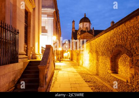 Morgengrauen in der Senatshauspassage in Cambridge, England. Stockfoto