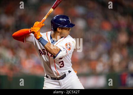 Houston Astros Shortstop Jeremy Pena (3), der am Ende des siebten Spiels das Inning des MLB-Spiels zwischen den Houston Astros und dem Seattle Ma angeschlagen hat Stockfoto