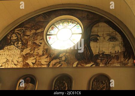 Wandgemälde des Künstlers Mihu Vulcanescu in der italienischen Kirche in Bukarest, Rumänien. Stockfoto