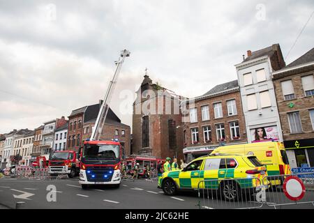 Binche, Belgien. 10.. Juni 2022. Abbildung zeigt die Szene eines Feuers in einer Kirche (Eglise des Recollets) in Binche, Freitag, 10. Juni 2022. BELGA FOTO ANTHONY MALAGOLI Kredit: Belga Nachrichtenagentur/Alamy Live News Stockfoto