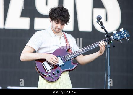 Mailand Italien. 09. Juni 2022. Die englische Rockband THE AMAZONS spielt live auf der Bühne des Ippodromo SNAI La Maura während des 'I-Days Festival 2022'. Stockfoto