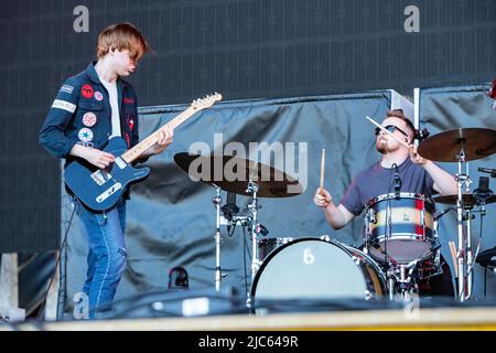 Mailand Italien. 09. Juni 2022. Die englische Rockband THE AMAZONS spielt live auf der Bühne des Ippodromo SNAI La Maura während des 'I-Days Festival 2022'. Stockfoto