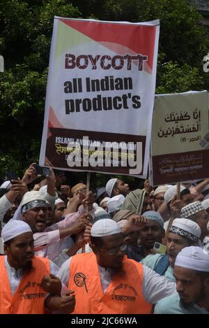 Dhaka, Bangladesch. 10.. Juni 2022. Die Islami Andolan Bangladesh protestiert, um die Äußerungen zweier indischer Politiker zum muslimischen Propheten Muhammad in Dhaka zu verurteilen. (Foto von Bayazid Akter/Pacific Press) Quelle: Pacific Press Media Production Corp./Alamy Live News Stockfoto