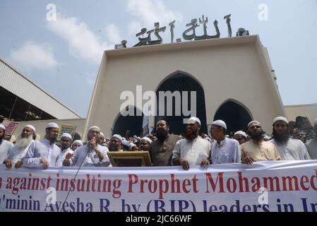 Dhaka, Bangladesch. 10.. Juni 2022. Die Islami Andolan Bangladesh protestiert, um die Äußerungen zweier indischer Politiker zum muslimischen Propheten Muhammad in Dhaka zu verurteilen. (Foto von Bayazid Akter/Pacific Press) Quelle: Pacific Press Media Production Corp./Alamy Live News Stockfoto