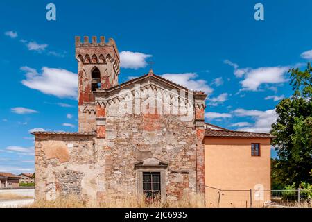 Die Abtei von San Pietro ist ein sakrales Gebäude in Badia Pozzeveri in Altopascio, Lucca, Italien Stockfoto