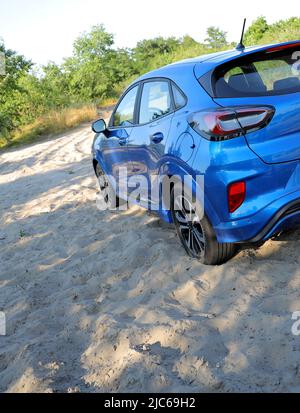 Das Landfahrzeug Wurde Vor Deep Sand Auf Der Dirt Road Angehalten Stockfoto