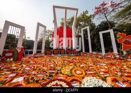 Die Blume schmückte den Central Shaheed Minar, der am 21.. Februar und am Internationalen Tag der Muttersprache stattfand. Dieses Denkmal erinnert an die Studenten und Stockfoto