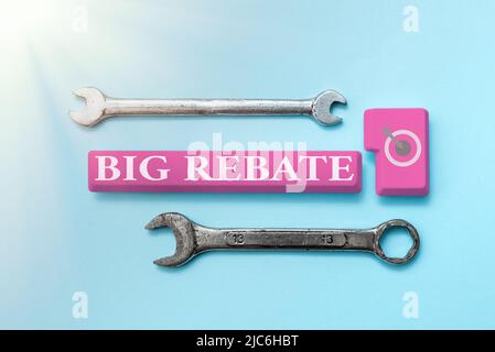 Handschriftstellzeichen großer Rabatt. Wort für riesige Belohnungen, die Sie erhalten können, wenn Sie sich für eine spezielle Promo -47385 engagiert haben Stockfoto