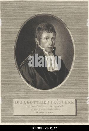 Porträt von Johann Gottlieb Plüschke, Professor am Evangelisch-Lutherischen Seminar in Amsterdam. Porträt von Johann Gottlieb Plüschke, Druckerei: Dirk Sluyter, (auf Objekt erwähnt), Zeichner: Hendrik Willem Caspari, (auf Objekt erwähnt), Verlag: Jan F. Numan, (auf Objekt erwähnt), Amsterdam, 1812 - 1825, Papier, Radierung, Gravur, H 359 mm × B 261 mm Stockfoto