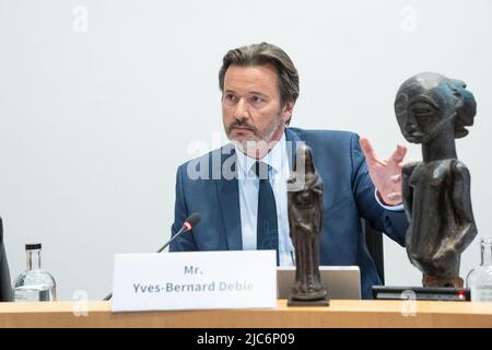 Brüssel, Belgien. 10.. Juni 2022. Rechtsanwalt Yves-Bernard Debie im Bild während einer Sitzung einer sonderkommission zum Unabhängigen Staat Kongo und zur belgischen Kolonialvergangenheit (Kongo, Ruanda und Burundi) im Bundestag in Brüssel, Freitag, den 10. Juni 2022. BELGA FOTO JULIETTE BRUYNSEELS Kredit: Belga Nachrichtenagentur/Alamy Live News Stockfoto