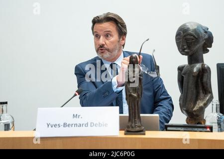 Brüssel, Belgien. 10.. Juni 2022. Rechtsanwalt Yves-Bernard Debie im Bild während einer Sitzung einer sonderkommission zum Unabhängigen Staat Kongo und zur belgischen Kolonialvergangenheit (Kongo, Ruanda und Burundi) im Bundestag in Brüssel, Freitag, den 10. Juni 2022. BELGA FOTO JULIETTE BRUYNSEELS Kredit: Belga Nachrichtenagentur/Alamy Live News Stockfoto