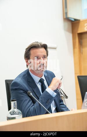 Brüssel, Belgien. 10.. Juni 2022. Rechtsanwalt Yves-Bernard Debie im Bild während einer Sitzung einer sonderkommission zum Unabhängigen Staat Kongo und zur belgischen Kolonialvergangenheit (Kongo, Ruanda und Burundi) im Bundestag in Brüssel, Freitag, den 10. Juni 2022. BELGA FOTO JULIETTE BRUYNSEELS Kredit: Belga Nachrichtenagentur/Alamy Live News Stockfoto