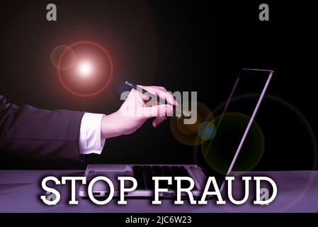 Konzeptionelle Beschriftung „Stop Fraud“. Wort für Kampagne Ratschläge zeigen, um ihre Geldtransaktionen aufzupassen Lady in Anzug halten Stift erfolgreich symbolisieren Stockfoto