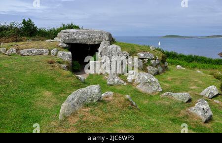 Bants Carn, Bronzezeitliches Grab ein spätneolithisches Eingangsgraft, oberhalb von Halangy Dorf auf St Marys, Inseln von Scilly, Cornwall.UK Stockfoto